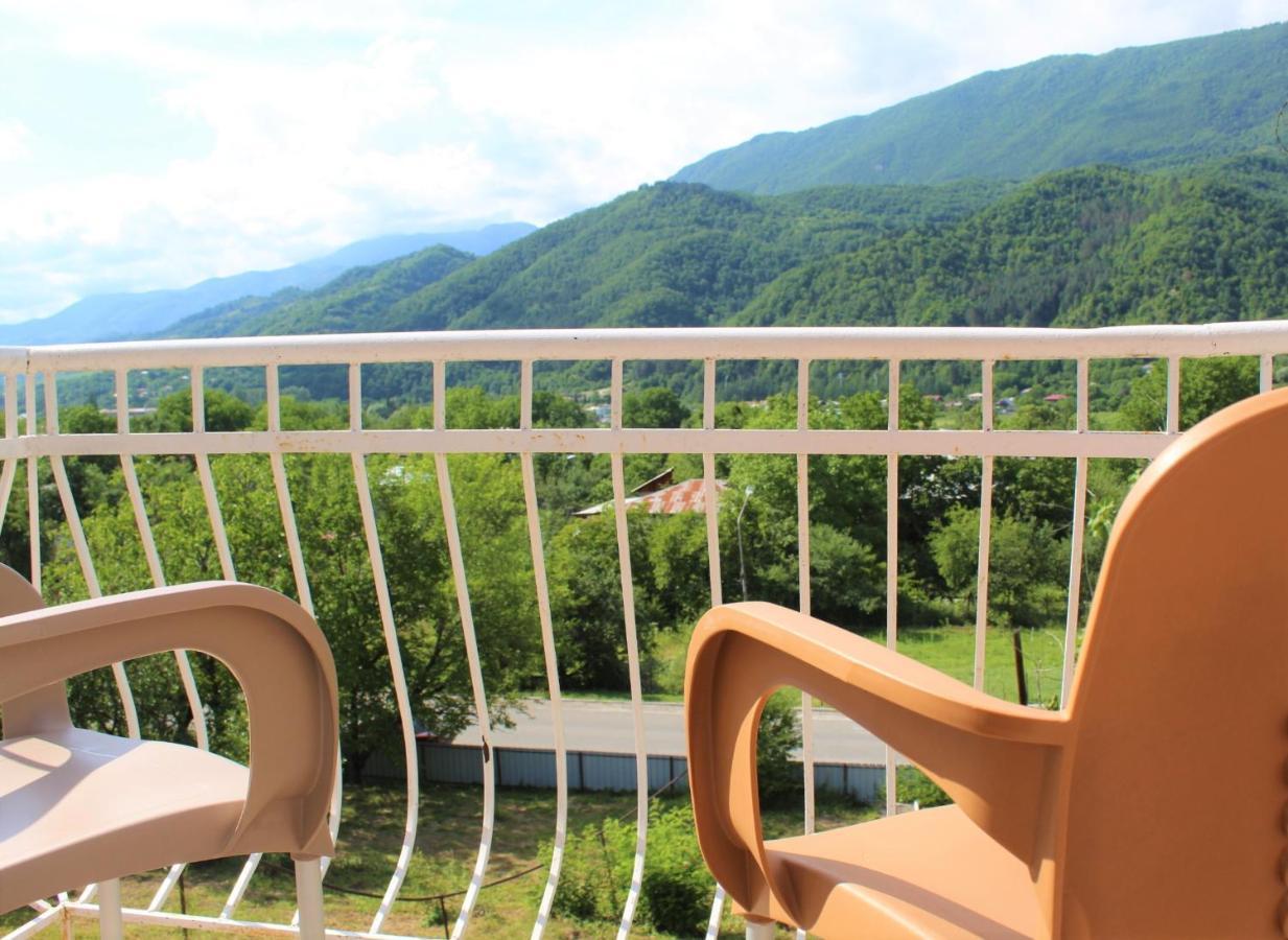 Guest House Racha Ambrolauri Exteriér fotografie
