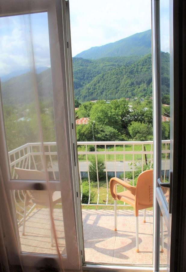 Guest House Racha Ambrolauri Exteriér fotografie