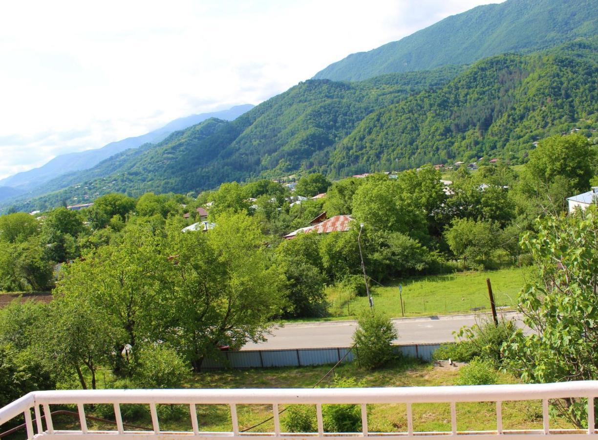 Guest House Racha Ambrolauri Exteriér fotografie