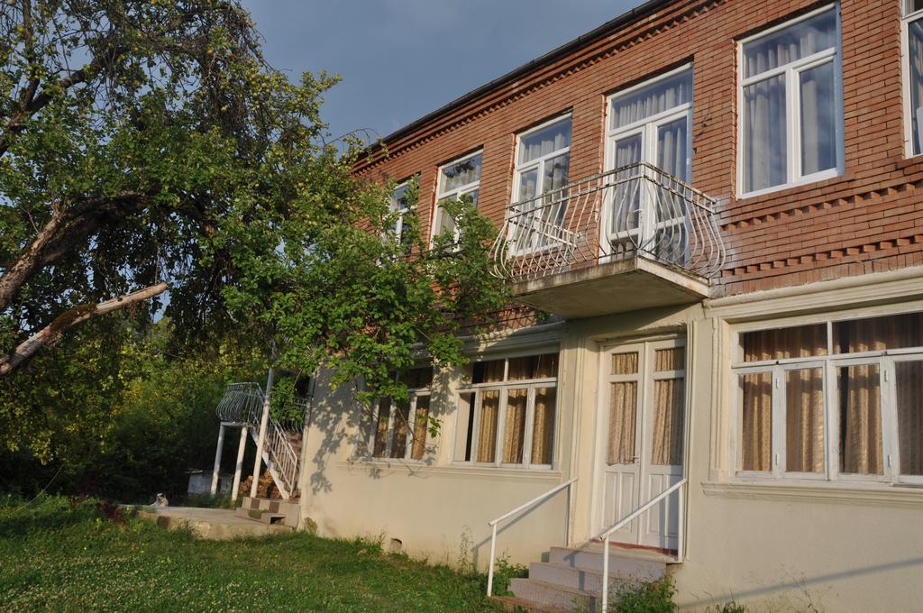 Guest House Racha Ambrolauri Exteriér fotografie